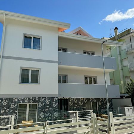 Inaugurazione 2024 - Villa Pratu Apartments A 100 Metri Dal Mare Riccione Exterior foto